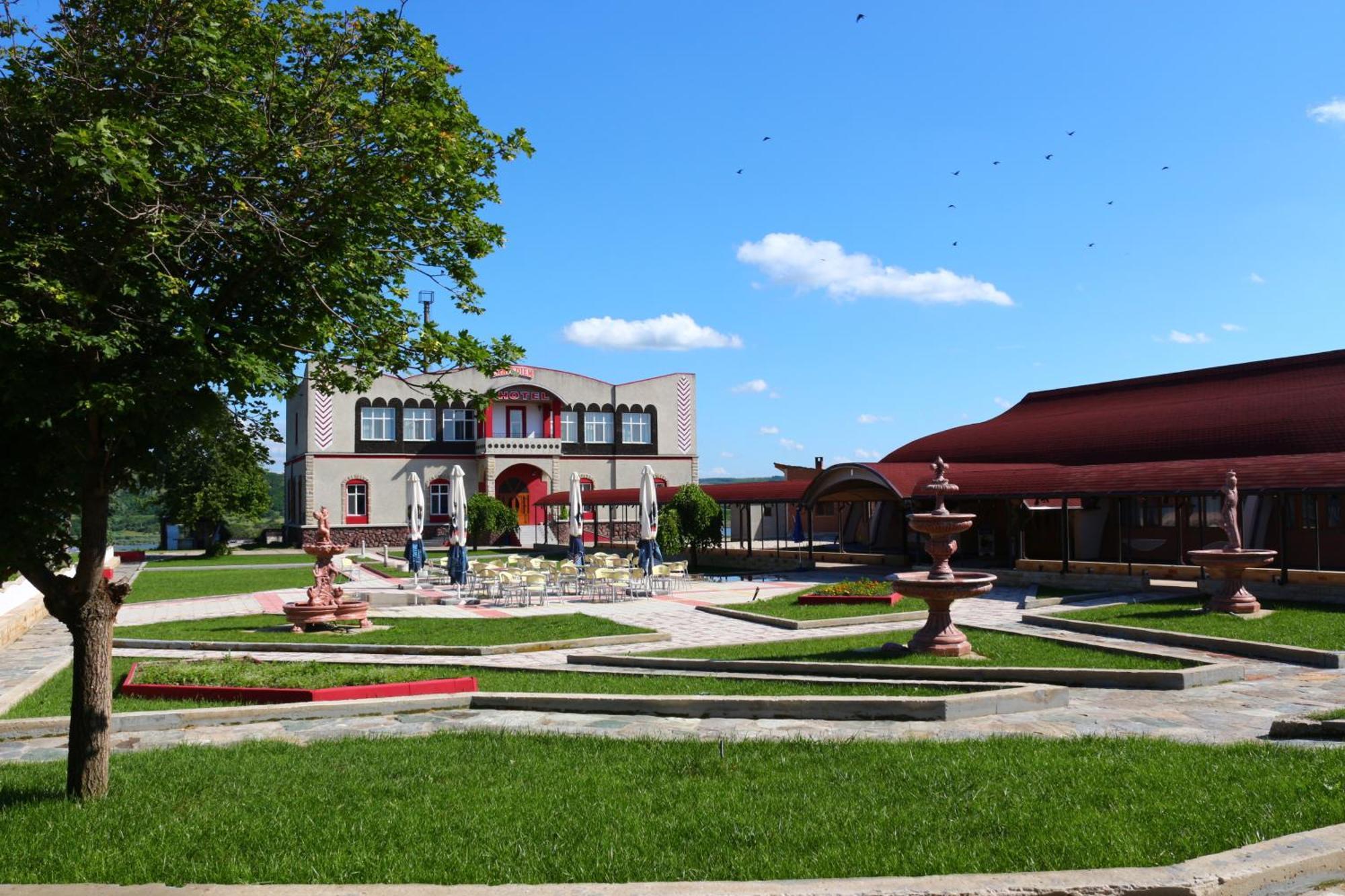 Carpediem Hotel Restaurant Albinetul Vechi Exterior photo